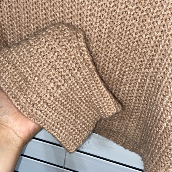 Forever 21 Turtleneck Cropped sweater - Picture 3 of 4